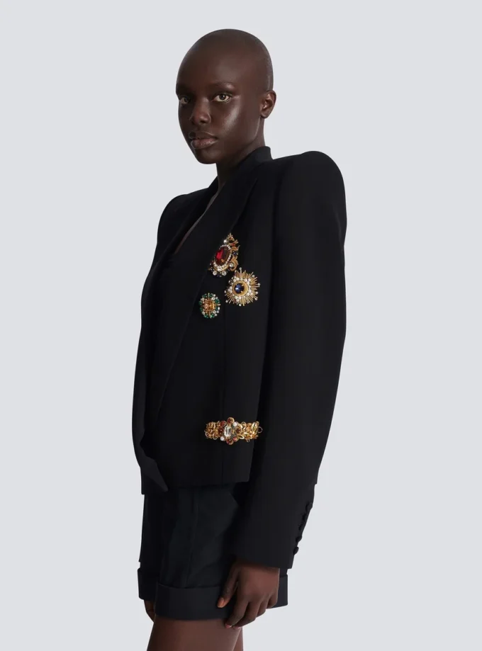 Kurze bestickte Jacke Kurze bestickte Jacke