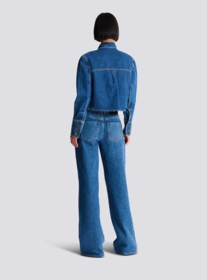 Kurze Jeansjacke in verblasstem Denim Kurze Jeansjacke in verblasstem Denim