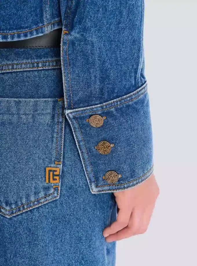 Kurze Jeansjacke in verblasstem Denim Kurze Jeansjacke in verblasstem Denim