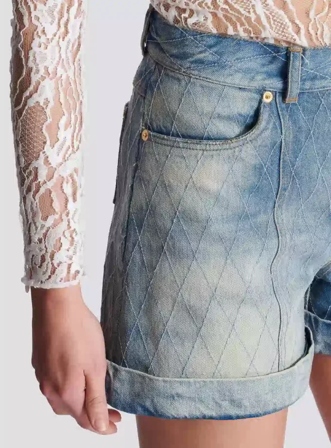 Kurze Jeansshorts mit Rautenmuster Kurze Jeansshorts mit Rautenmuster