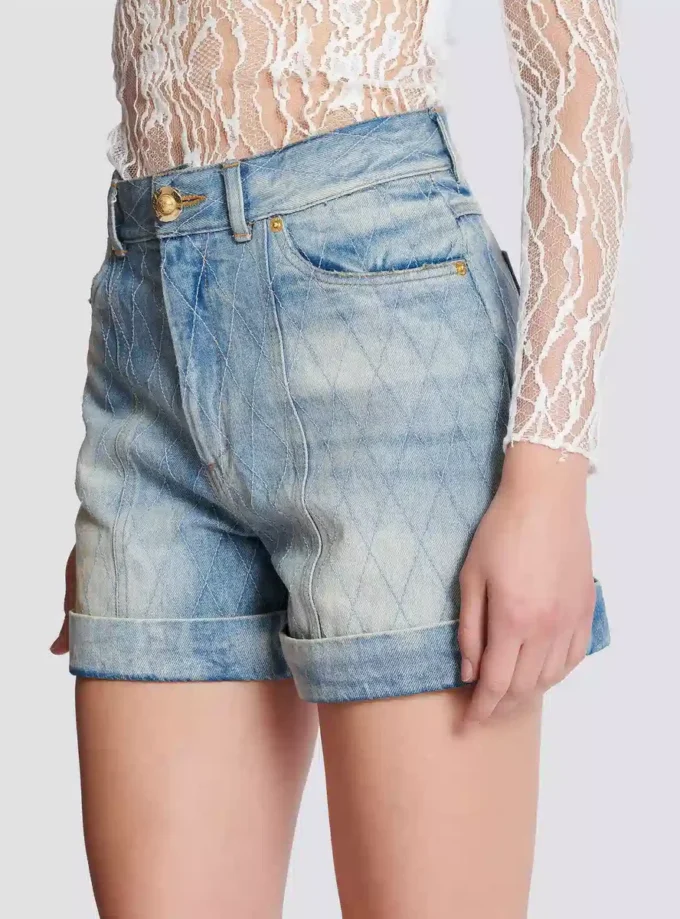 Kurze Jeansshorts mit Rautenmuster Kurze Jeansshorts mit Rautenmuster