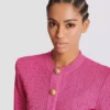 Kurze Strickjacke mit Monogramm Kurze Strickjacke mit Monogramm