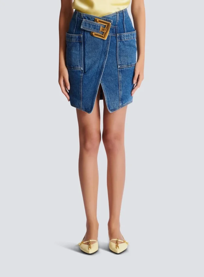 Kurzer Jeansrock mit Gürtel Kurzer Jeansrock mit Gürtel