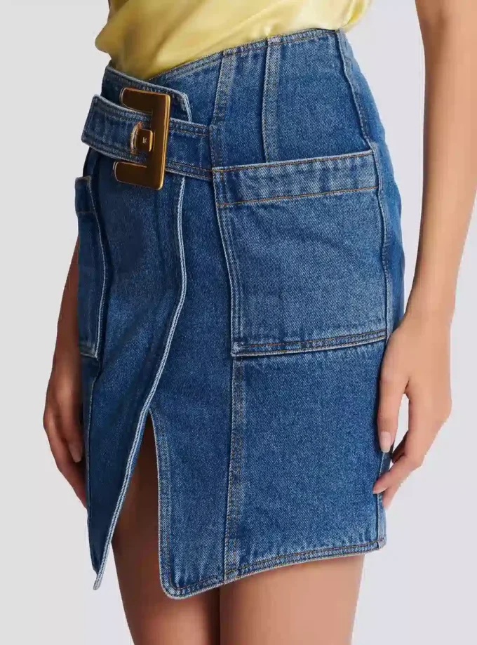 Kurzer Jeansrock mit Gürtel Kurzer Jeansrock mit Gürtel