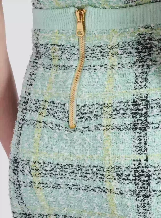 Kurzer Rock aus glitzerndem Tweed mit Karomuster Kurzer Rock aus glitzerndem Tweed mit Karomuster