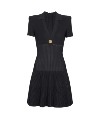 Kurzes ausgestelltes Strickkleid
