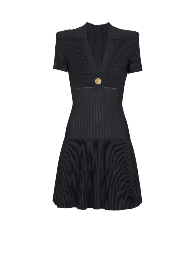 Kurzes ausgestelltes Strickkleid Kurzes ausgestelltes Strickkleid