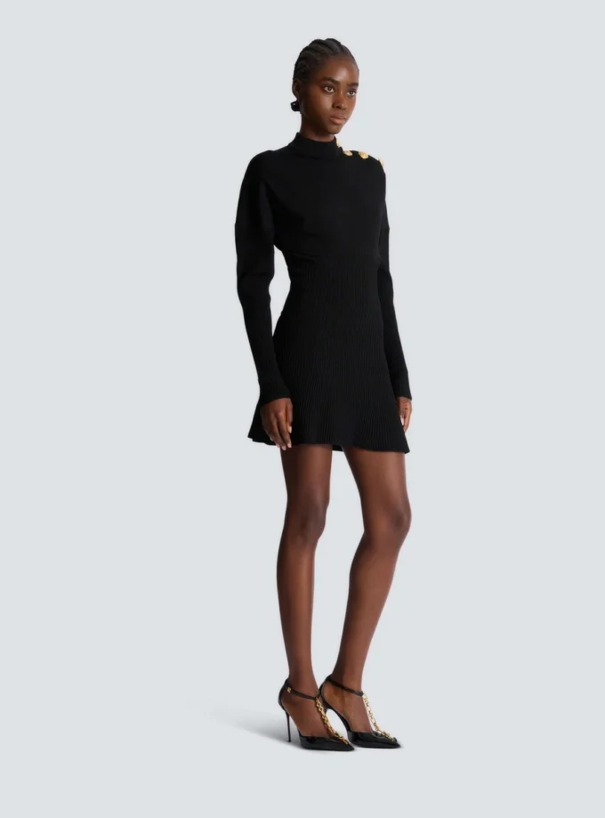 Kurzes ausgestelltes Strickkleid Kurzes ausgestelltes Strickkleid