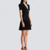 Kurzes ausgestelltes Strickkleid Kurzes ausgestelltes Strickkleid