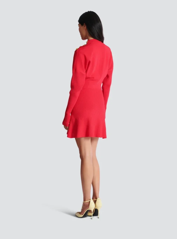 Kurzes ausgestelltes Strickkleid Kurzes ausgestelltes Strickkleid