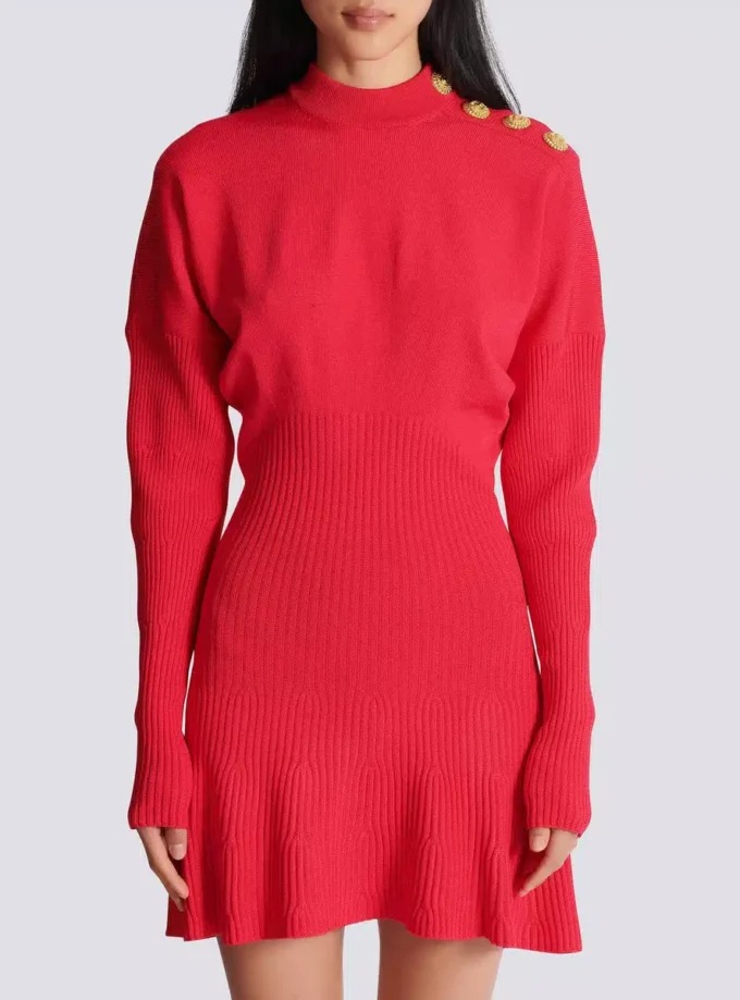 Kurzes ausgestelltes Strickkleid Kurzes ausgestelltes Strickkleid