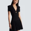 Kurzes ausgestelltes Strickkleid Kurzes ausgestelltes Strickkleid