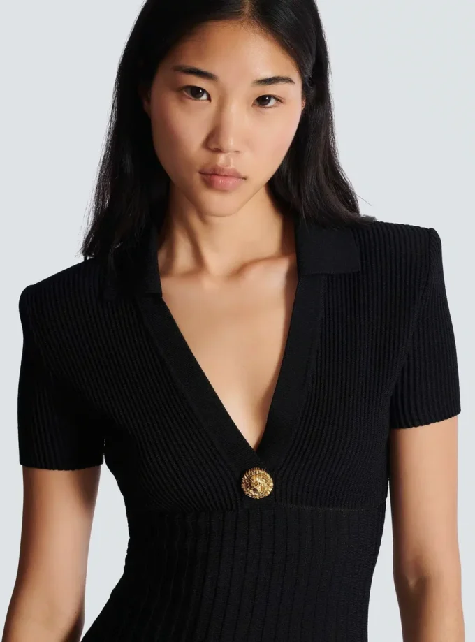 Kurzes ausgestelltes Strickkleid Kurzes ausgestelltes Strickkleid