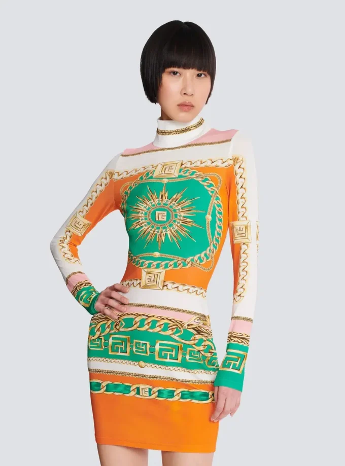 Kurzes, bedrucktes Bodycon-Kleid mit Balmain-Foulard-Muster Kurzes, bedrucktes Bodycon-Kleid mit Balmain-Foulard-Muster