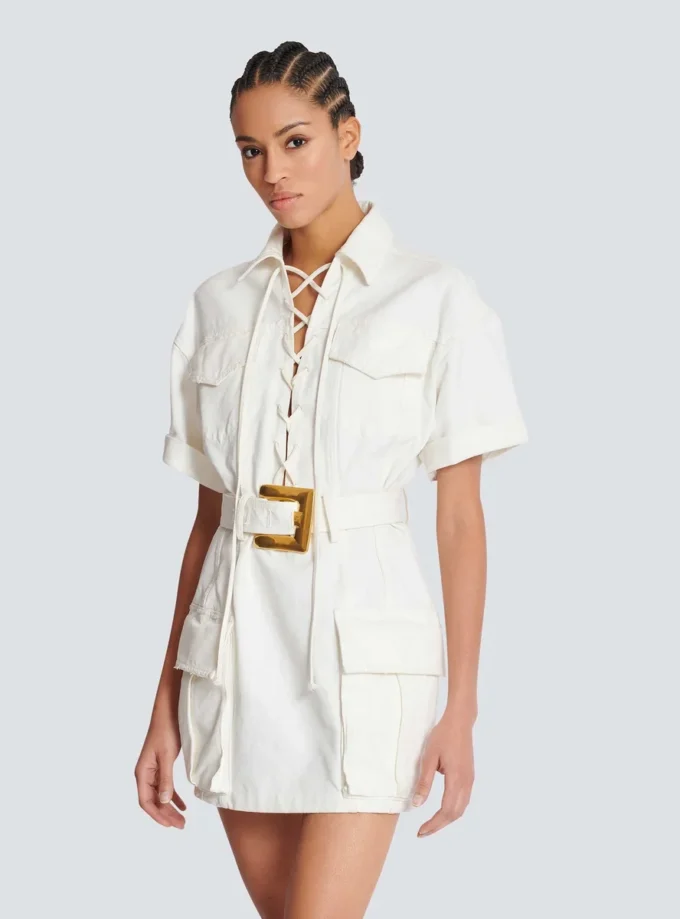 Kurzes Canvas-Kleid mit Schnürung Kurzes Canvas-Kleid mit Schnürung