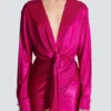 Kurzes, drapiertes Interlock-Jerseykleid Kurzes, drapiertes Interlock-Jerseykleid