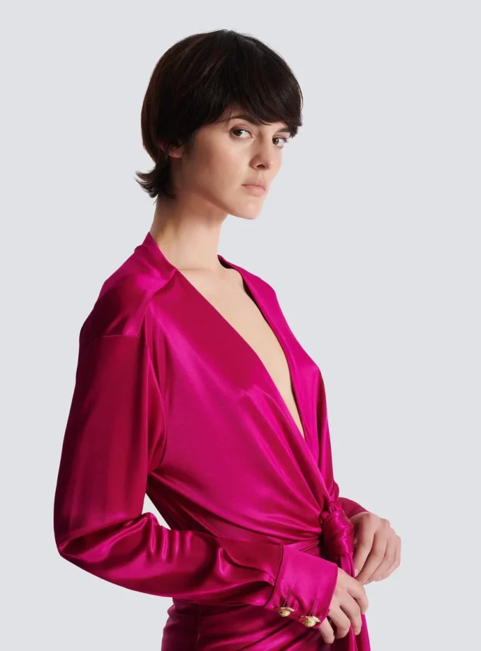 Kurzes, drapiertes Interlock-Jerseykleid Kurzes, drapiertes Interlock-Jerseykleid