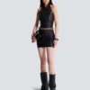 Kurzes drapiertes Lederkleid mit Neckholder Kurzes drapiertes Lederkleid mit Neckholder