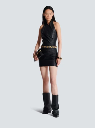 Kurzes drapiertes Lederkleid mit Neckholder