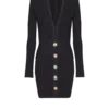 Kurzes, eng anliegendes Kleid aus geripptem Strick Kurzes, eng anliegendes Kleid aus geripptem Strick