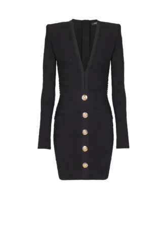 Kurzes, eng anliegendes Kleid aus geripptem Strick