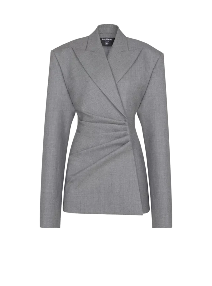 Kurzes Jackenkleid aus drapierter Wolle Kurzes Jackenkleid aus drapierter Wolle