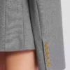 Kurzes Jackenkleid aus drapierter Wolle Kurzes Jackenkleid aus drapierter Wolle