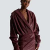 Kurzes Kapuzenkleid aus gewaschenem Lammfell Kurzes Kapuzenkleid aus gewaschenem Lammfell