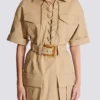 Kurzes Kleid aus Baumwollgabardine mit Schnürung Kurzes Kleid aus Baumwollgabardine mit Schnürung