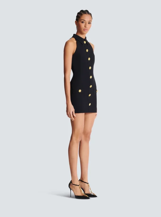 Kurzes Kleid aus Grain de Poudre mit Knöpfen