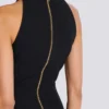 Kurzes Kleid aus Grain de Poudre mit Knöpfen