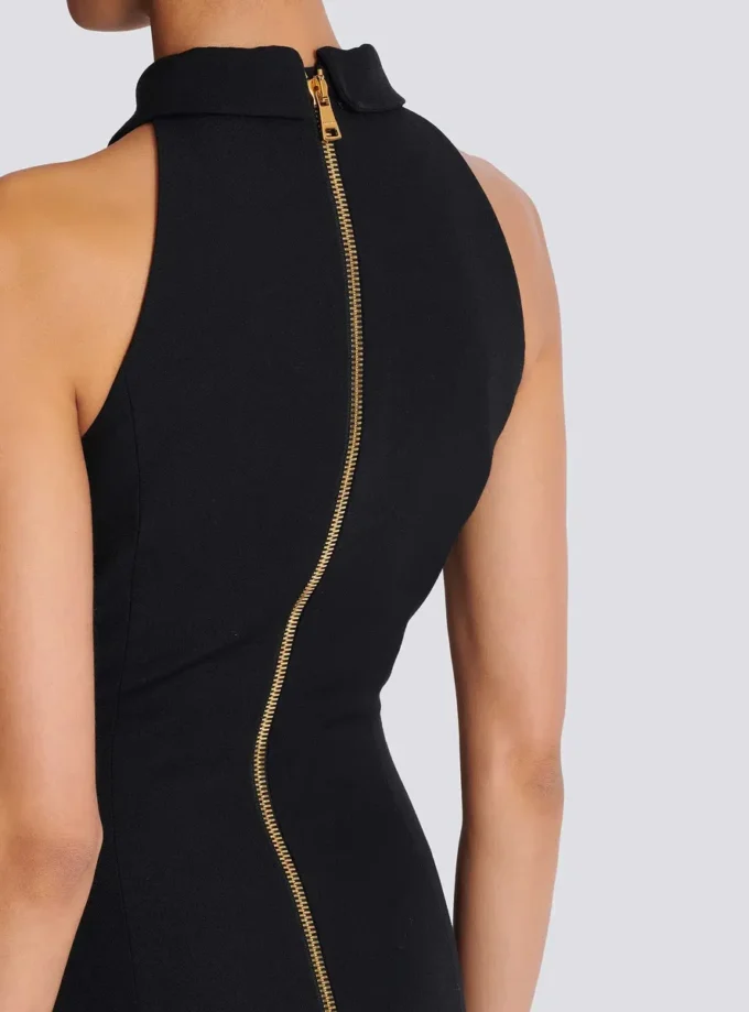 Kurzes Kleid aus Grain de Poudre mit Knöpfen