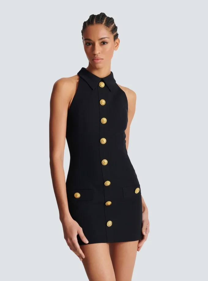 Kurzes Kleid aus Grain de Poudre mit Knöpfen