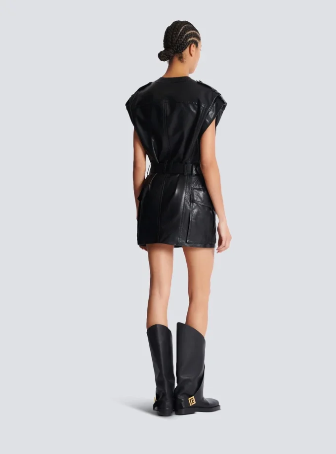 Kurzes Kleid aus Lammleder mit Gürtel Kurzes Kleid aus Lammleder mit Gürtel