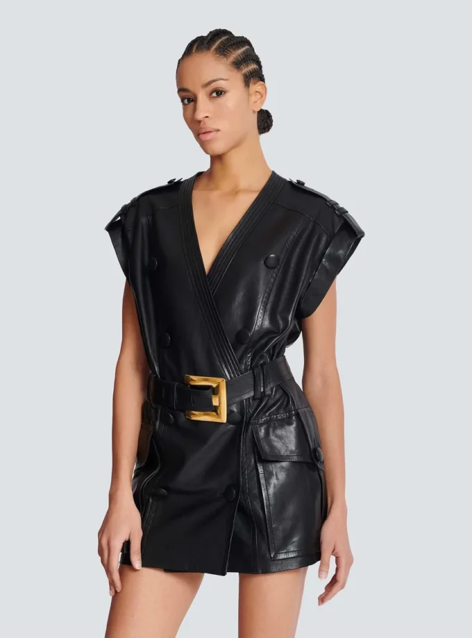 Kurzes Kleid aus Lammleder mit Gürtel Kurzes Kleid aus Lammleder mit Gürtel