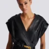 Kurzes Kleid aus Lammleder mit Gürtel Kurzes Kleid aus Lammleder mit Gürtel