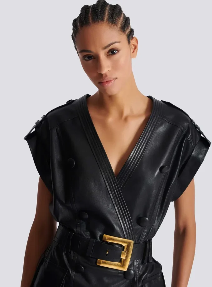 Kurzes Kleid aus Lammleder mit Gürtel Kurzes Kleid aus Lammleder mit Gürtel