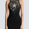 Kurzes Kleid mit Sternenstickerei Kurzes Kleid mit Sternenstickerei