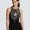 Kurzes Kleid mit Sternenstickerei Kurzes Kleid mit Sternenstickerei