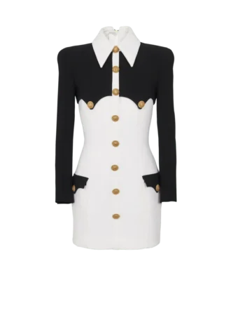Kurzes Knopfkleid aus Krepp Kurzes Knopfkleid aus Krepp
