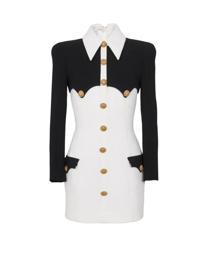 Kurzes Knopfkleid aus Krepp