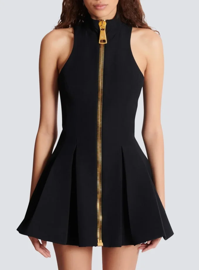 Kurzes Neckholder-Kleid aus Grain-de-Poudre-Wolle Kurzes Neckholder-Kleid aus Grain-de-Poudre-Wolle