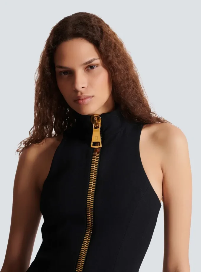 Kurzes Neckholder-Kleid aus Grain-de-Poudre-Wolle Kurzes Neckholder-Kleid aus Grain-de-Poudre-Wolle