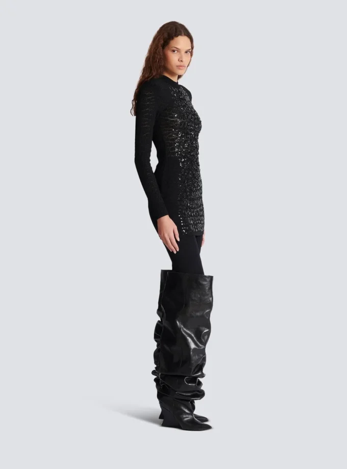 Kurzes Paillettenkleid aus Krokodilstrick Kurzes Paillettenkleid aus Krokodilstrick