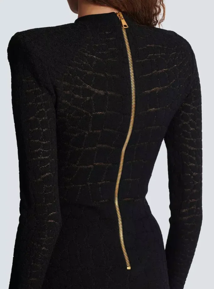 Kurzes Paillettenkleid aus Krokodilstrick Kurzes Paillettenkleid aus Krokodilstrick