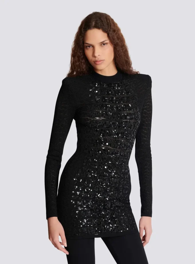Kurzes Paillettenkleid aus Krokodilstrick Kurzes Paillettenkleid aus Krokodilstrick