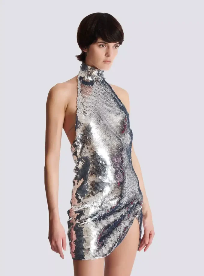 Kurzes Paillettenkleid mit Neckholder Kurzes Paillettenkleid mit Neckholder