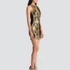 Kurzes, ärmelloses Kleid mit Karo-Stickerei Kurzes, ärmelloses Kleid mit Karo-Stickerei