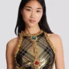 Kurzes, ärmelloses Kleid mit Karo-Stickerei Kurzes, ärmelloses Kleid mit Karo-Stickerei