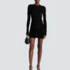 Kurzes Samtkleid mit Monogramm